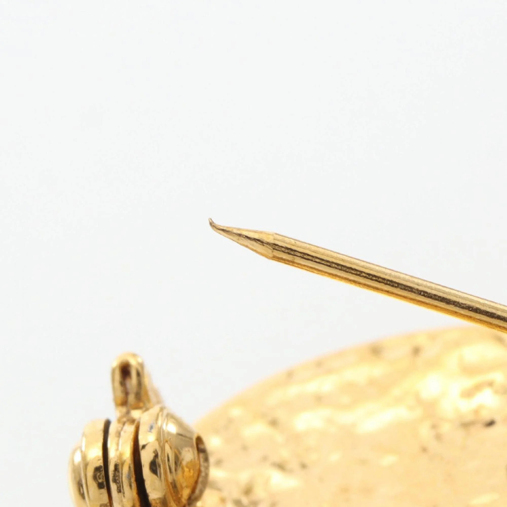 CHANEL Gold Logo Brooch - Picture 5 of 6